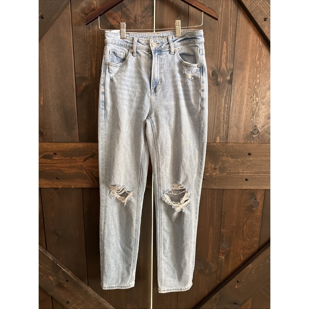 American Eagle Mom Straight Jeans Distressed Ripped Light Wash Denim size 0 Reg